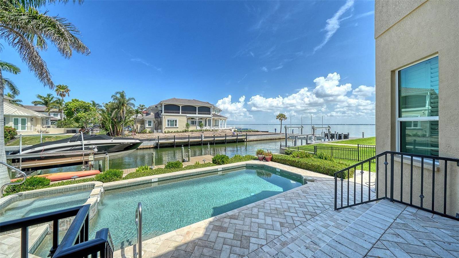 657 HALYARD LN, Longboat Key, FL 34228