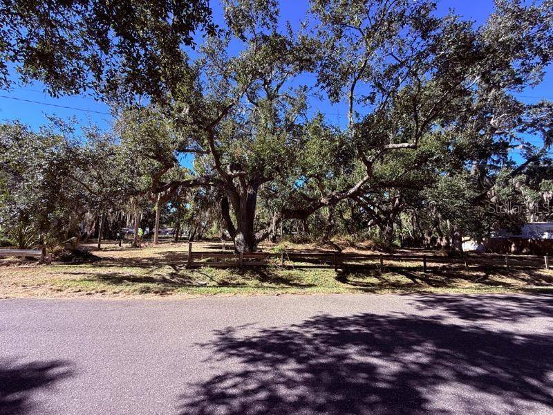 1204 DAVIES RD, Brandon, FL 33511