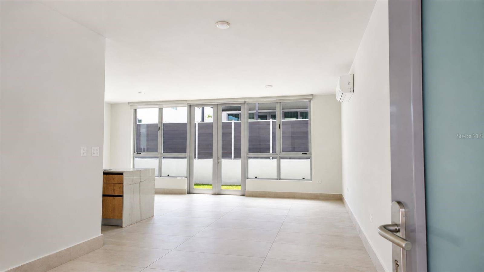 URB RIVIERA COURT #40, Bayamon, PR 00959