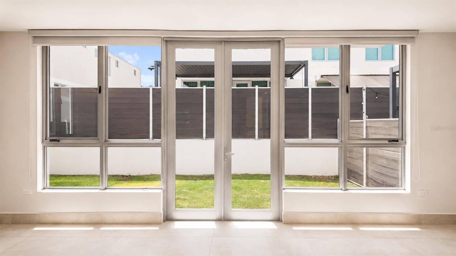 URB RIVIERA COURT #40, Bayamon, PR 00959