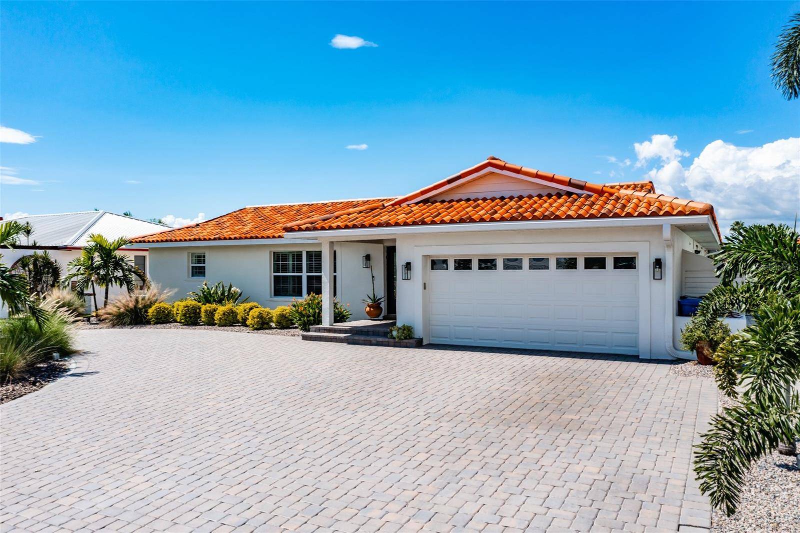 917 CHIPAWAY DR, Apollo Beach, FL 33572