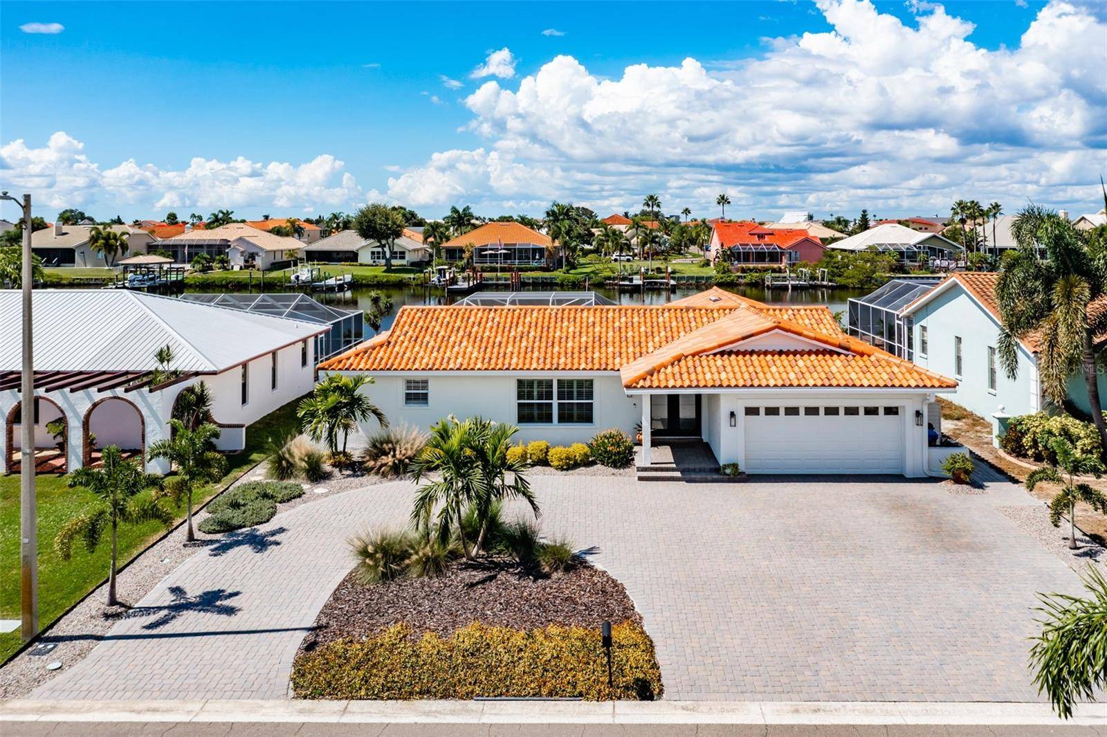 917 CHIPAWAY DR, Apollo Beach, FL 33572