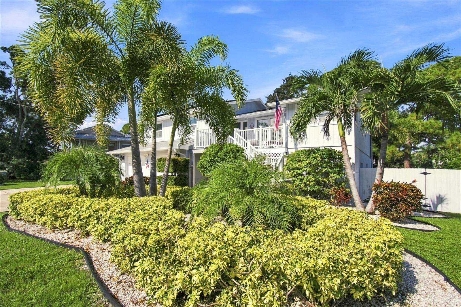 201 LAGOON DR, Palm Harbor, FL 34683