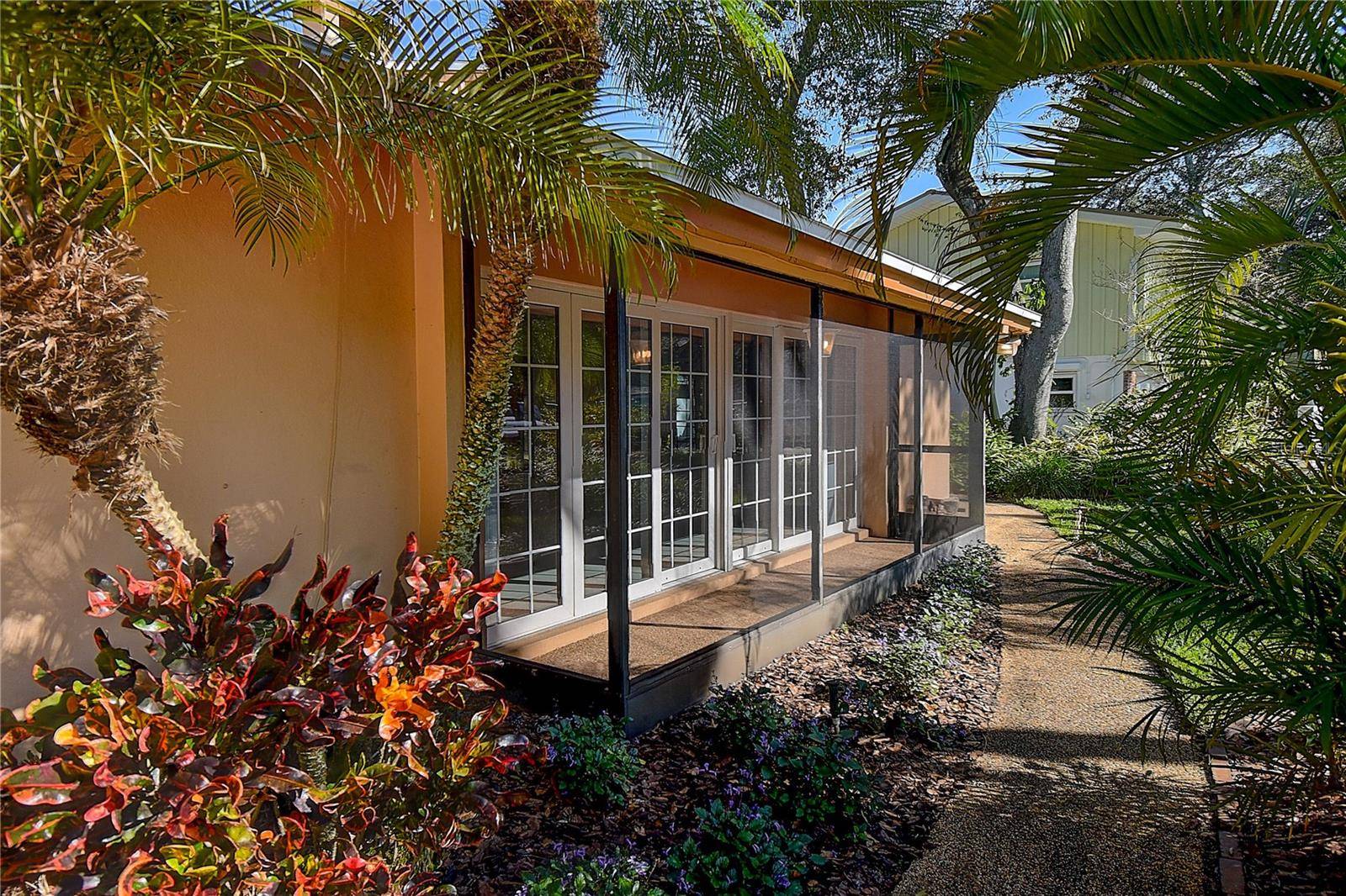 1247 MONTICELLO BLVD N, St Petersburg, FL 33703