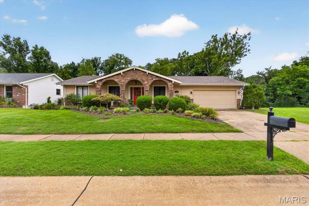 15446 Grantley DR, Chesterfield, MO 63017