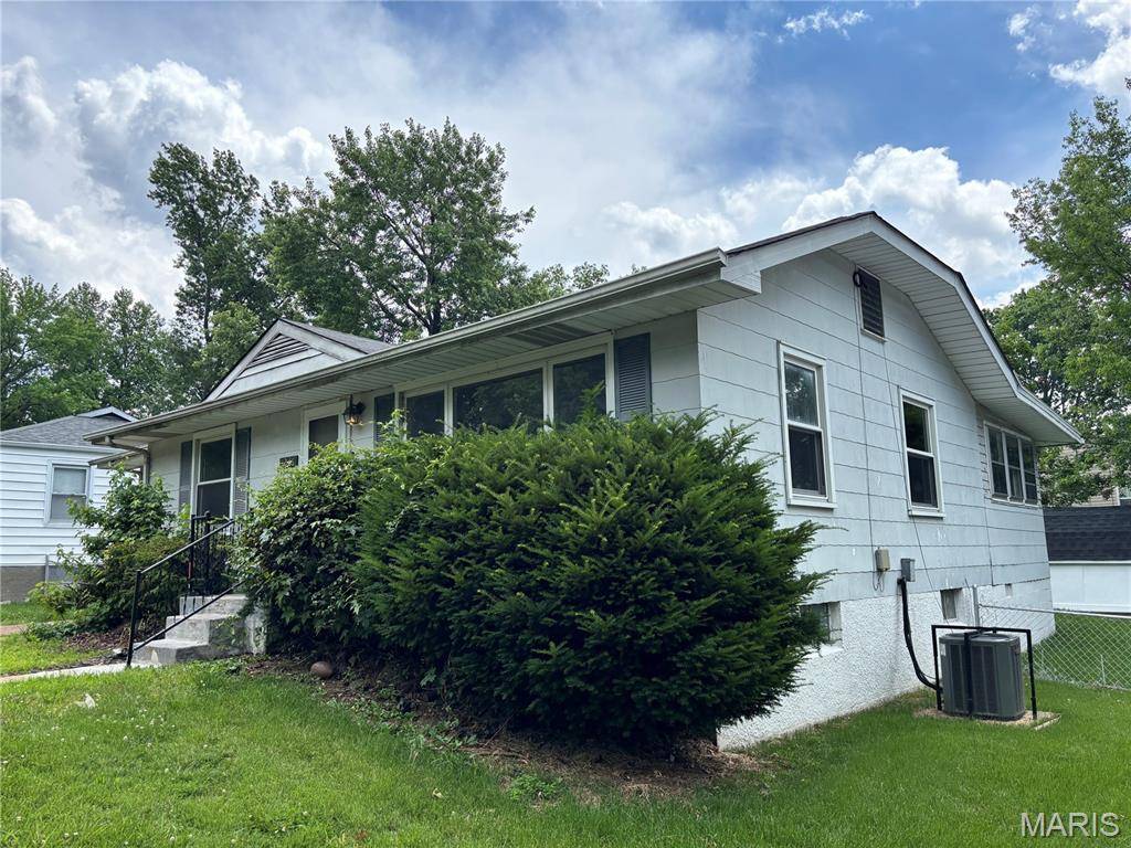 1246 Darr DR, St Louis, MO 63137