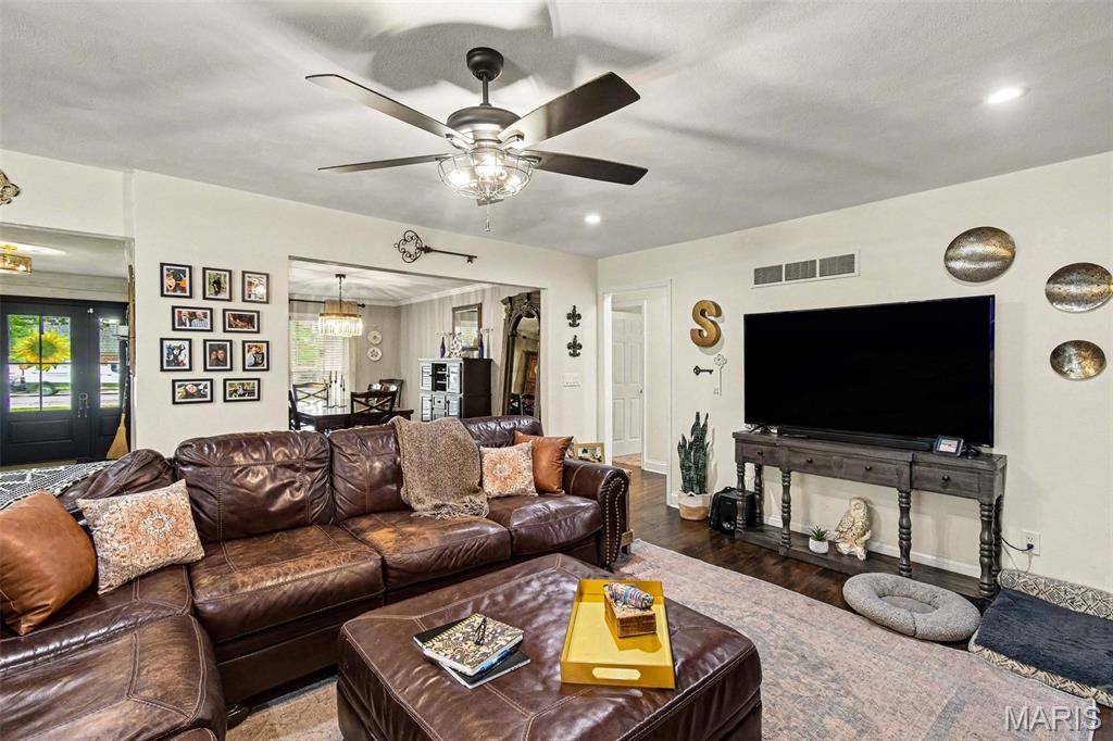 4706 Butler Hill RD, St Louis, MO 63128
