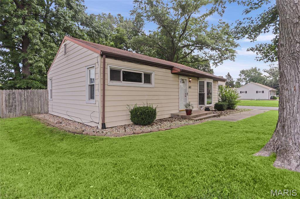 5817 Memory LN, Belleville, IL 62226