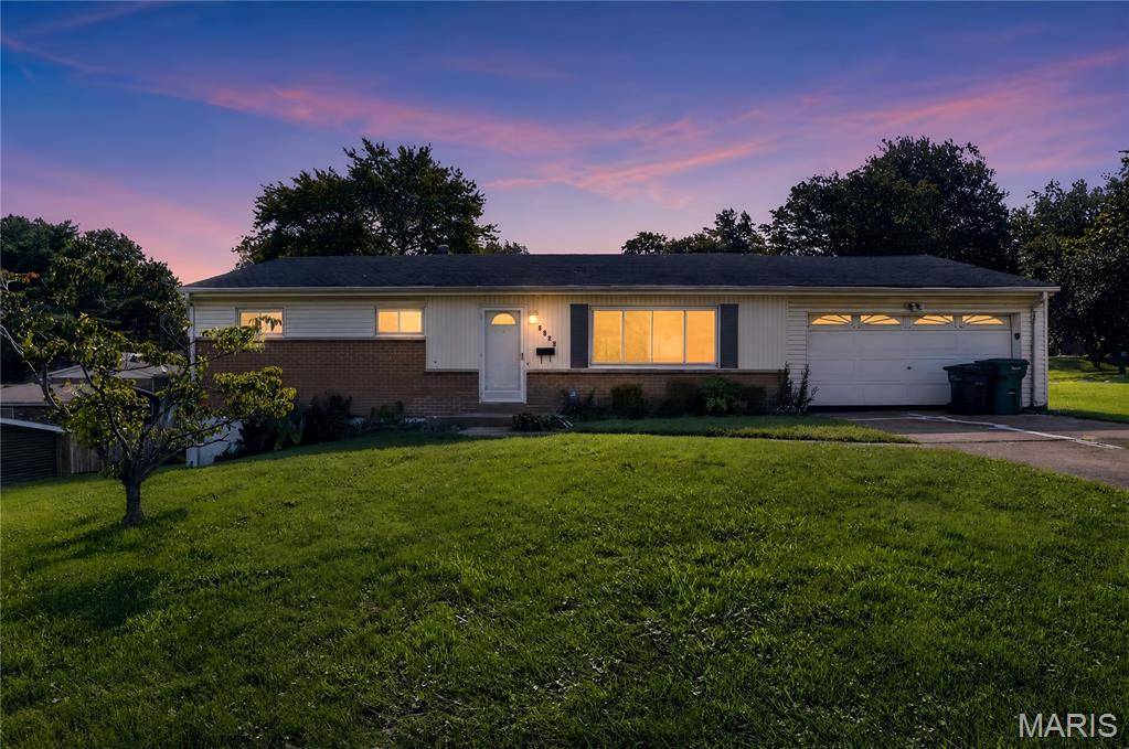 5500 Donbar DR, St Louis, MO 63121