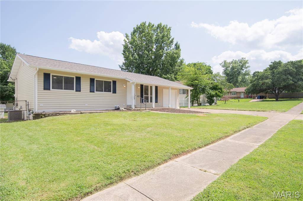 4532 Conleth DR, Oakville, MO 63129