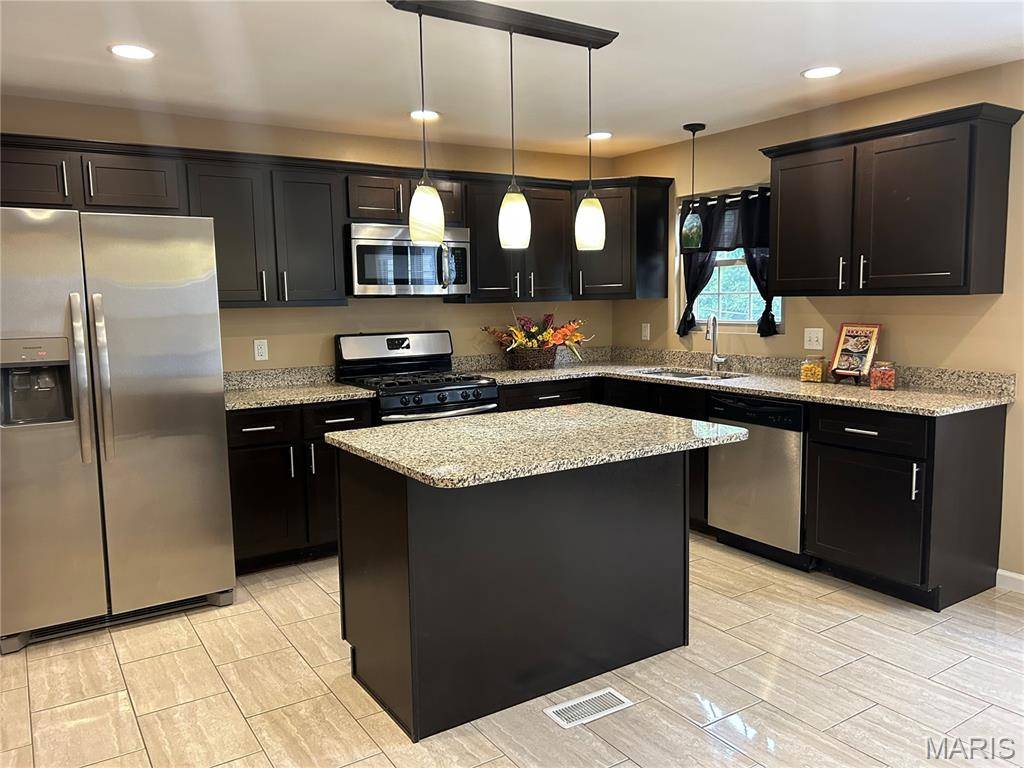 31 Graeler DR, St Louis, MO 63146
