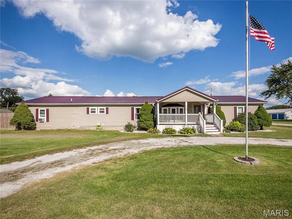 112 Schmidt ST, Wilsonville, IL 62093