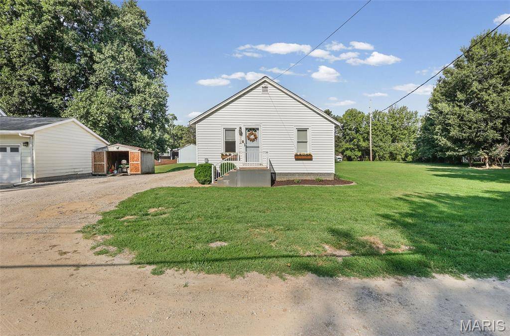 2808 Norwood LN, Godfrey, IL 62035