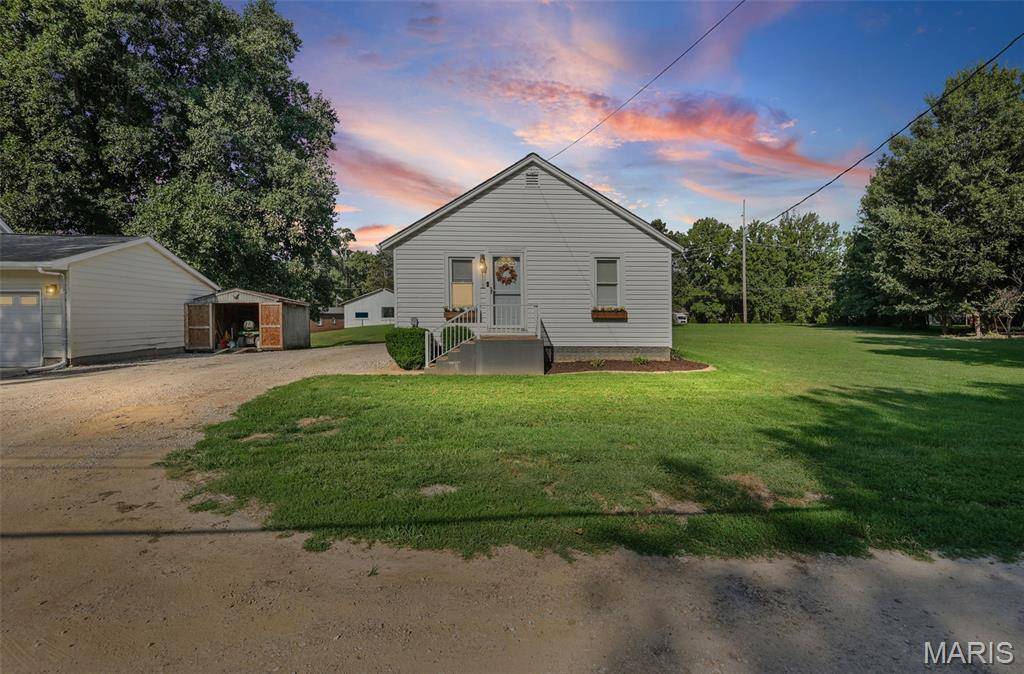 2808 Norwood LN, Godfrey, IL 62035