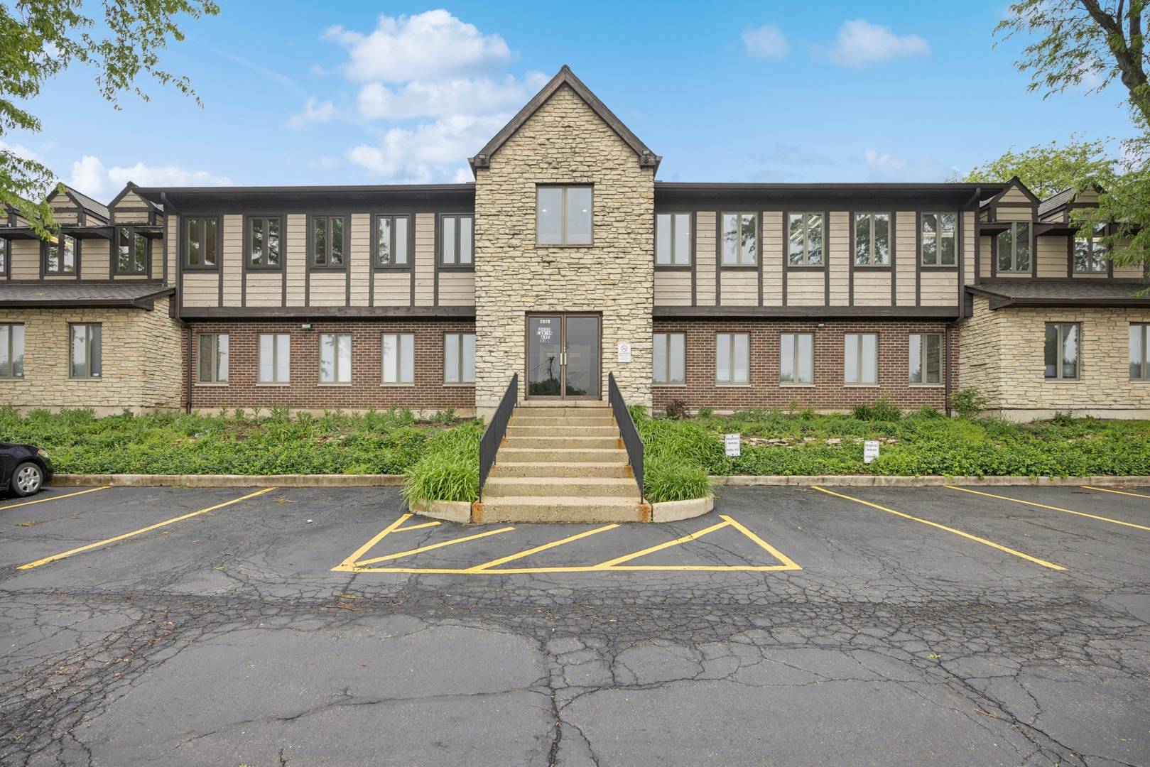 2050 Larkin AVE #200-201, Elgin, IL 60123