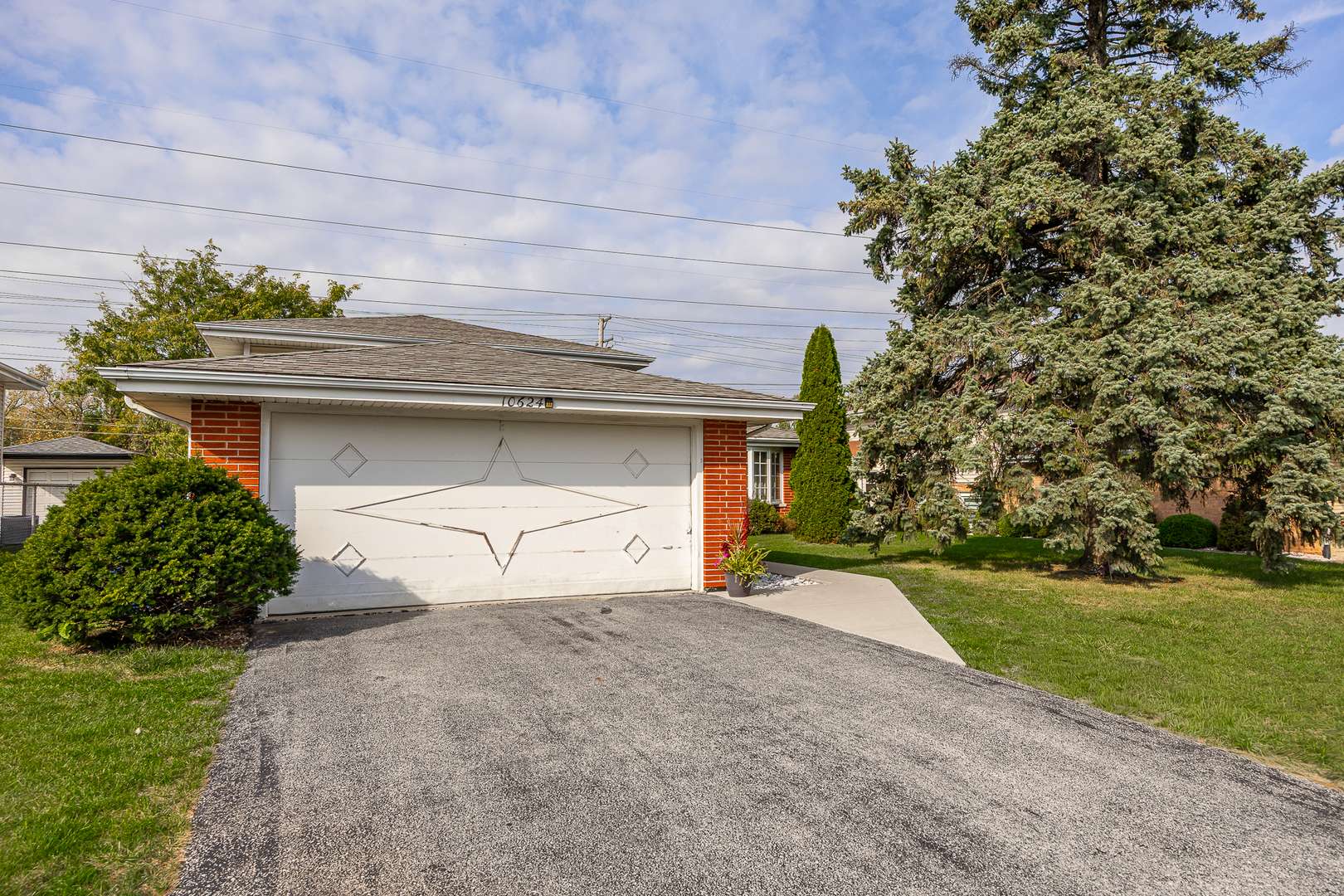 10624 S Michael DR, Palos Hills, IL 60465