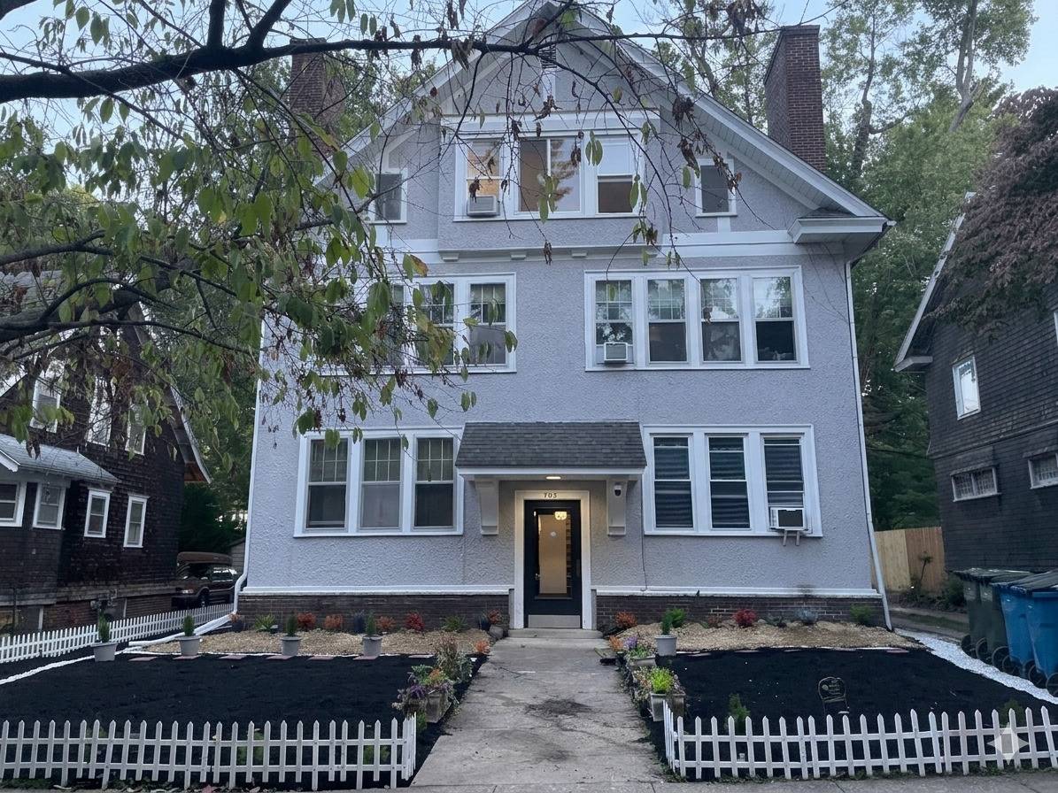 709 W Nevada ST, Urbana, IL 61801