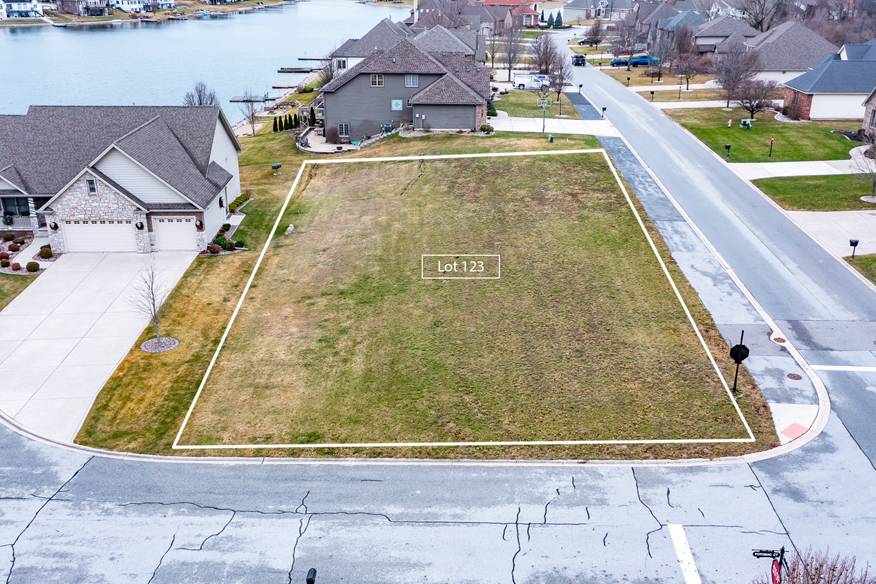 10376 Potomac CT, Winfield, IN 46307