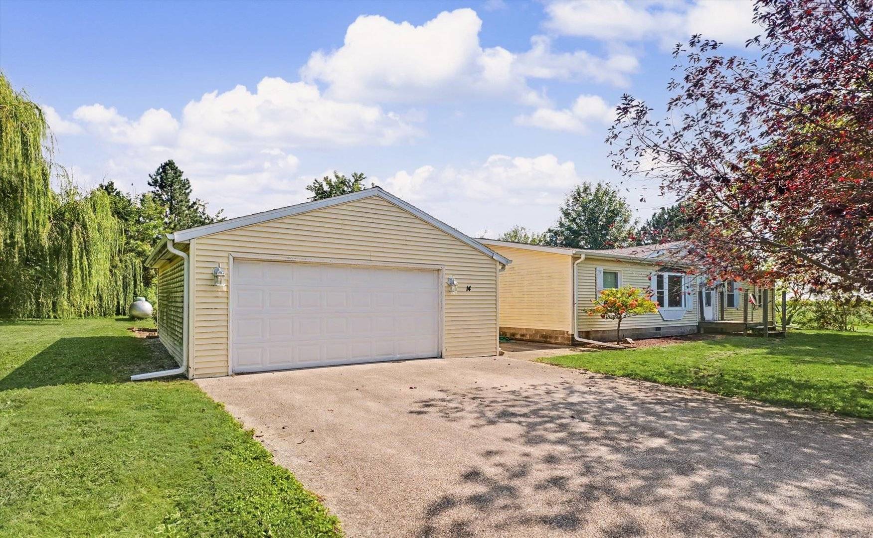 14 CHERRY CT, Ogden, IL 61859