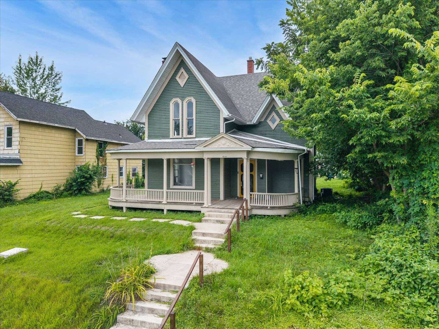 1210 TREMONT AVE, Davenport, IA 52803