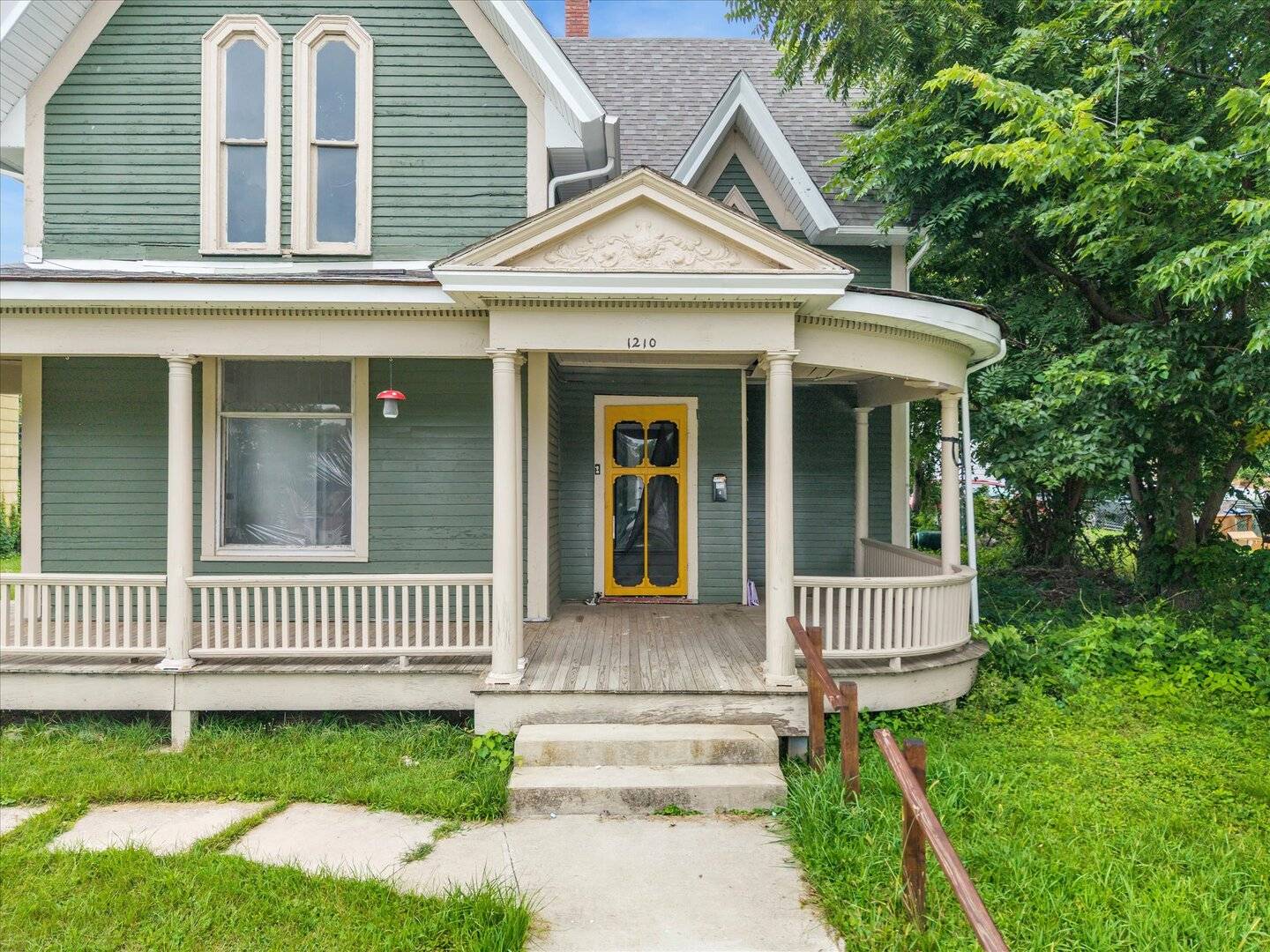 1210 TREMONT AVE, Davenport, IA 52803