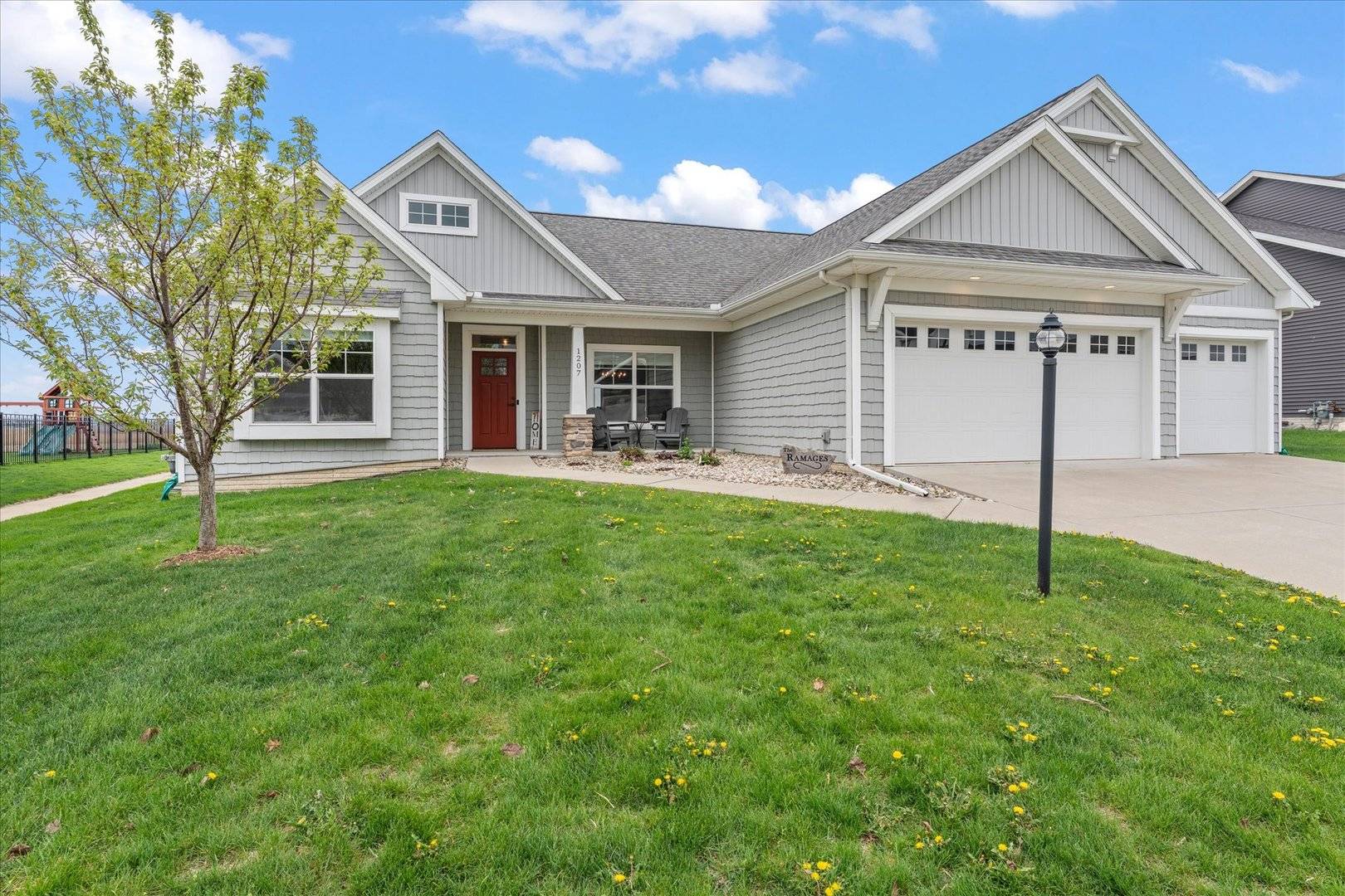 1207 Morningside LN, Mahomet, IL 61853