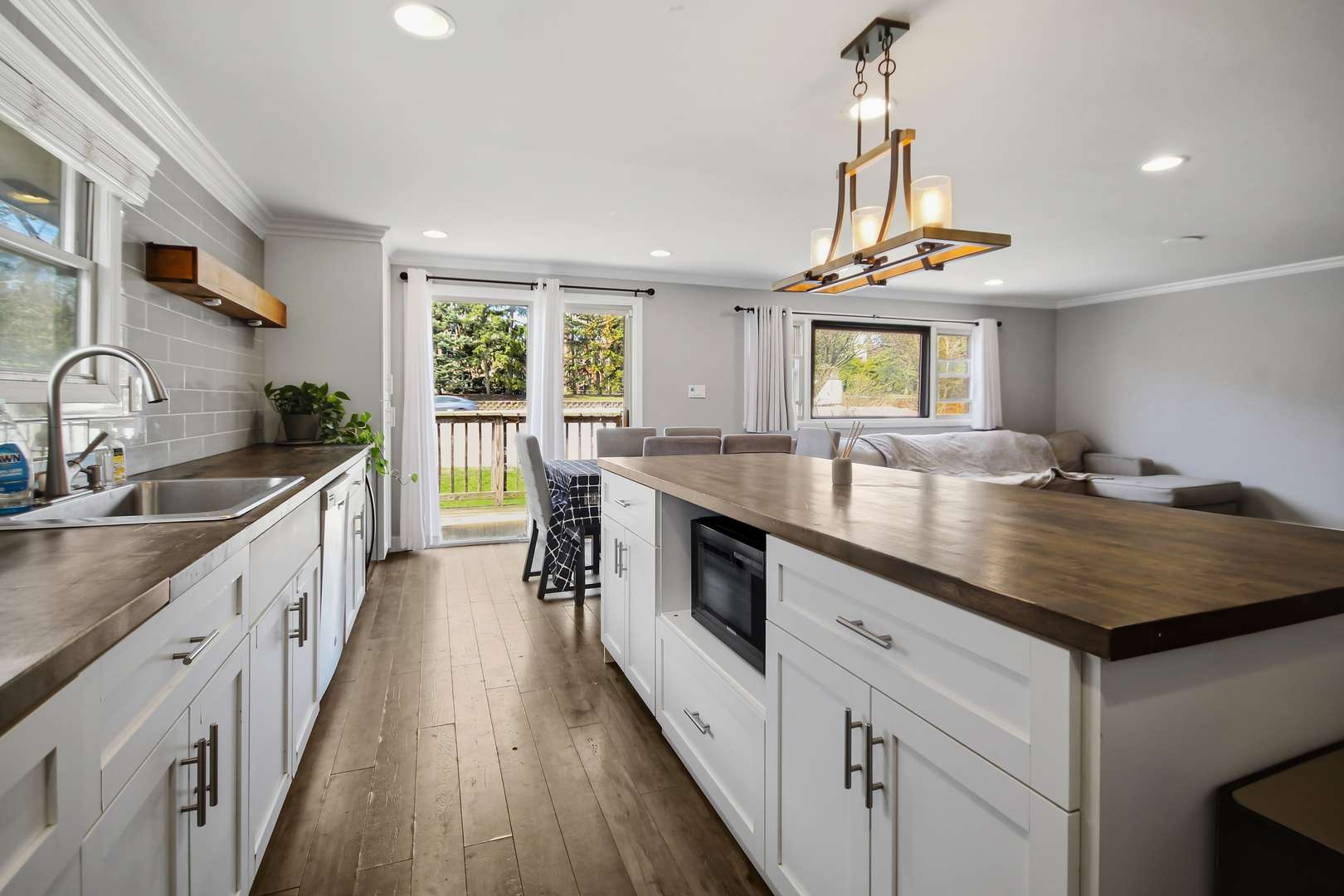 230 Millford LN, Bloomingdale, IL 60108