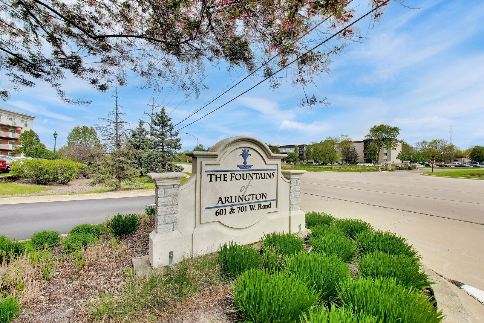 601 W Rand RD #201, Arlington Heights, IL 60004