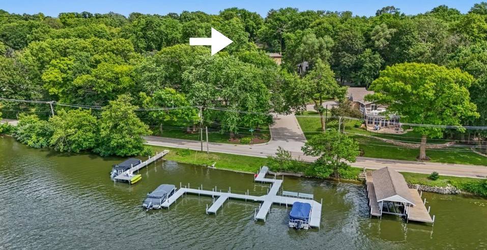 109 Wood DR, Algonquin, IL 60102