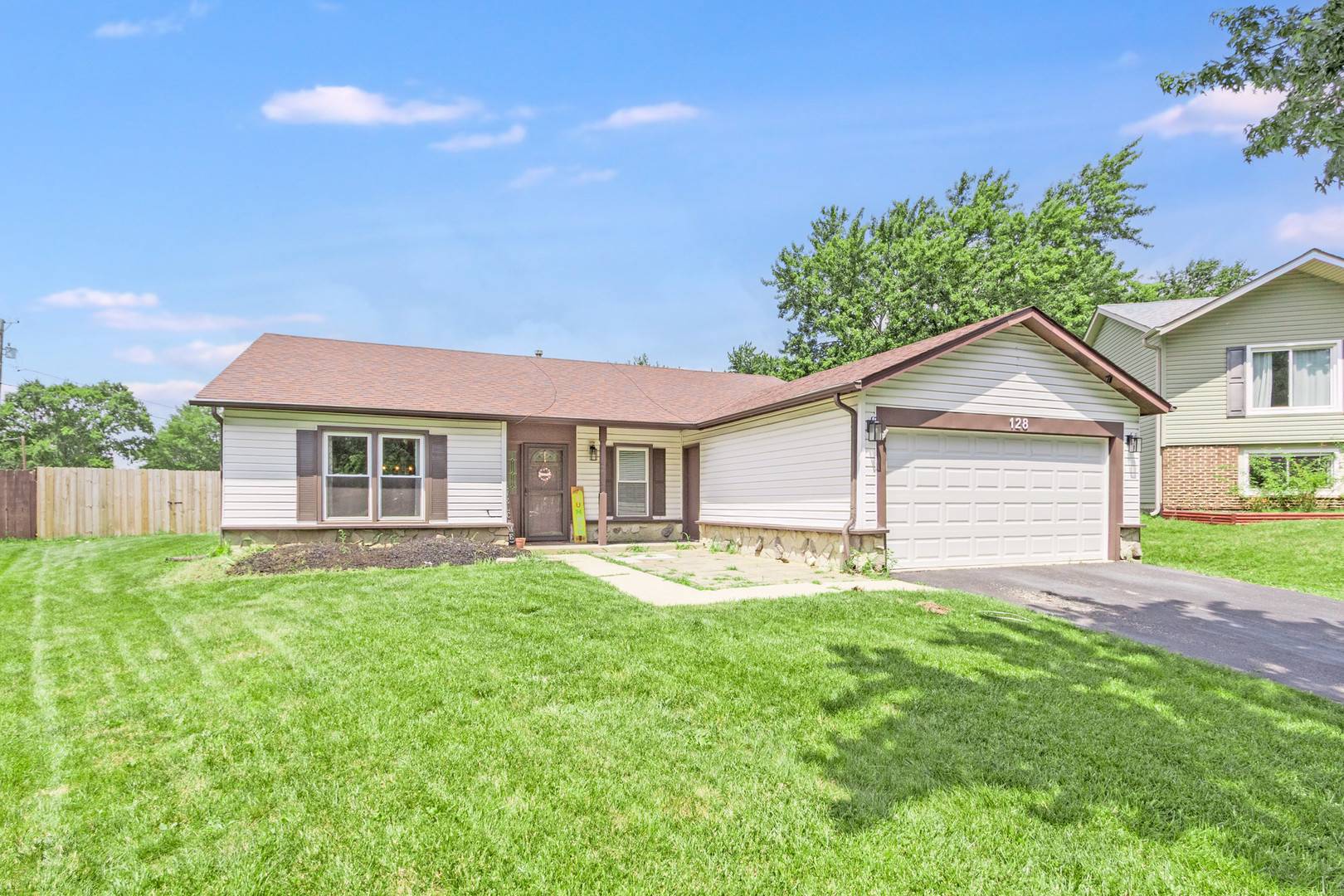 128 Farm Gate LN, Bolingbrook, IL 60440