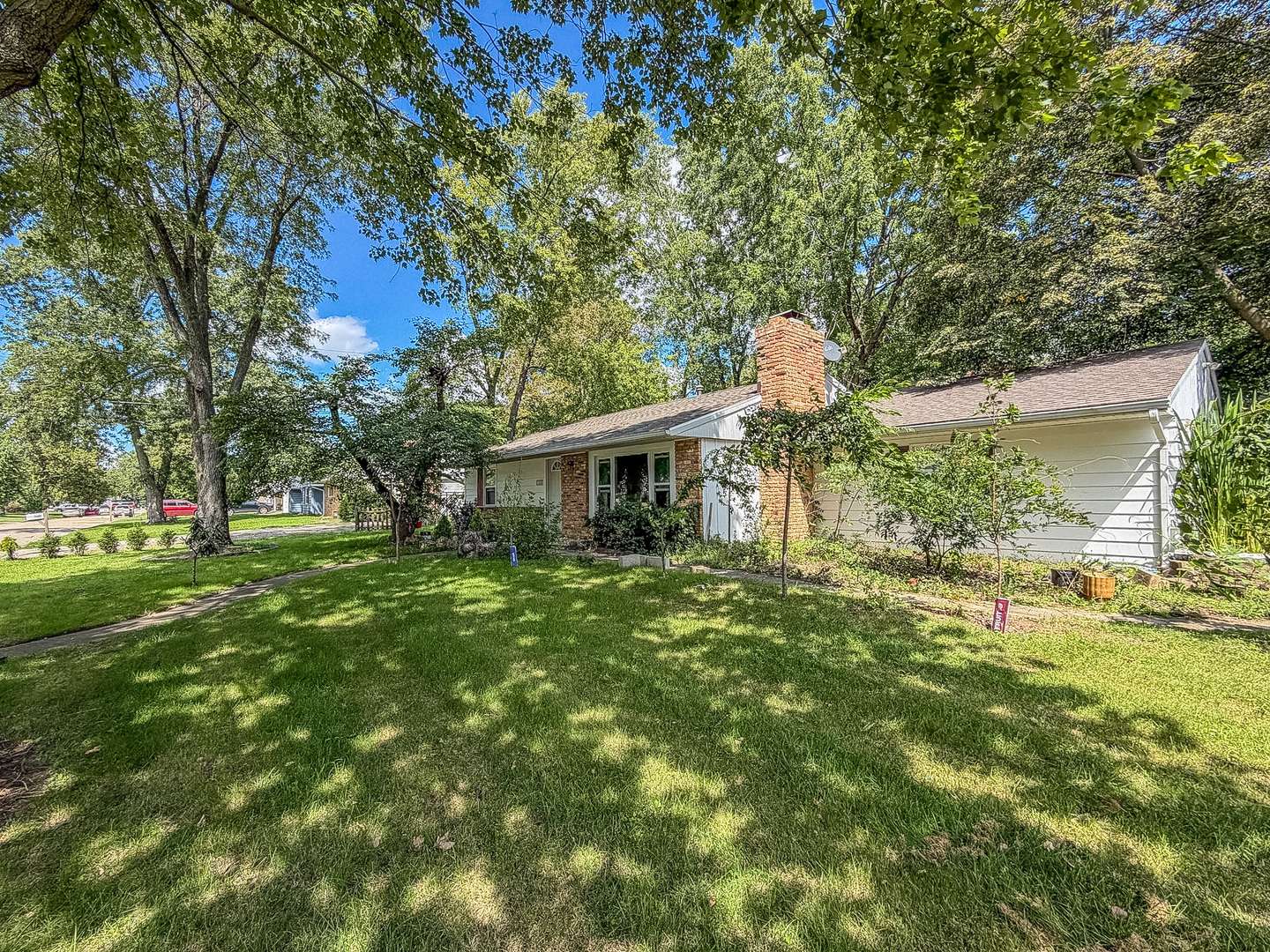 910 Maplepark DR, Champaign, IL 61821