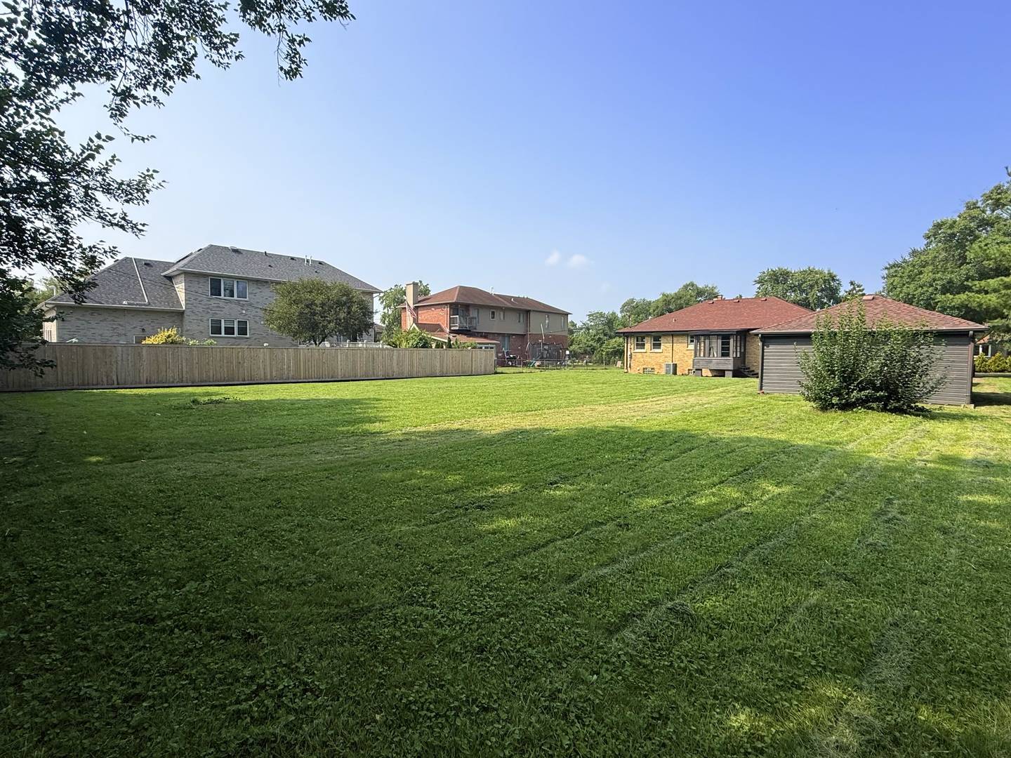 9441 Greenwood DR, Des Plaines, IL 60016