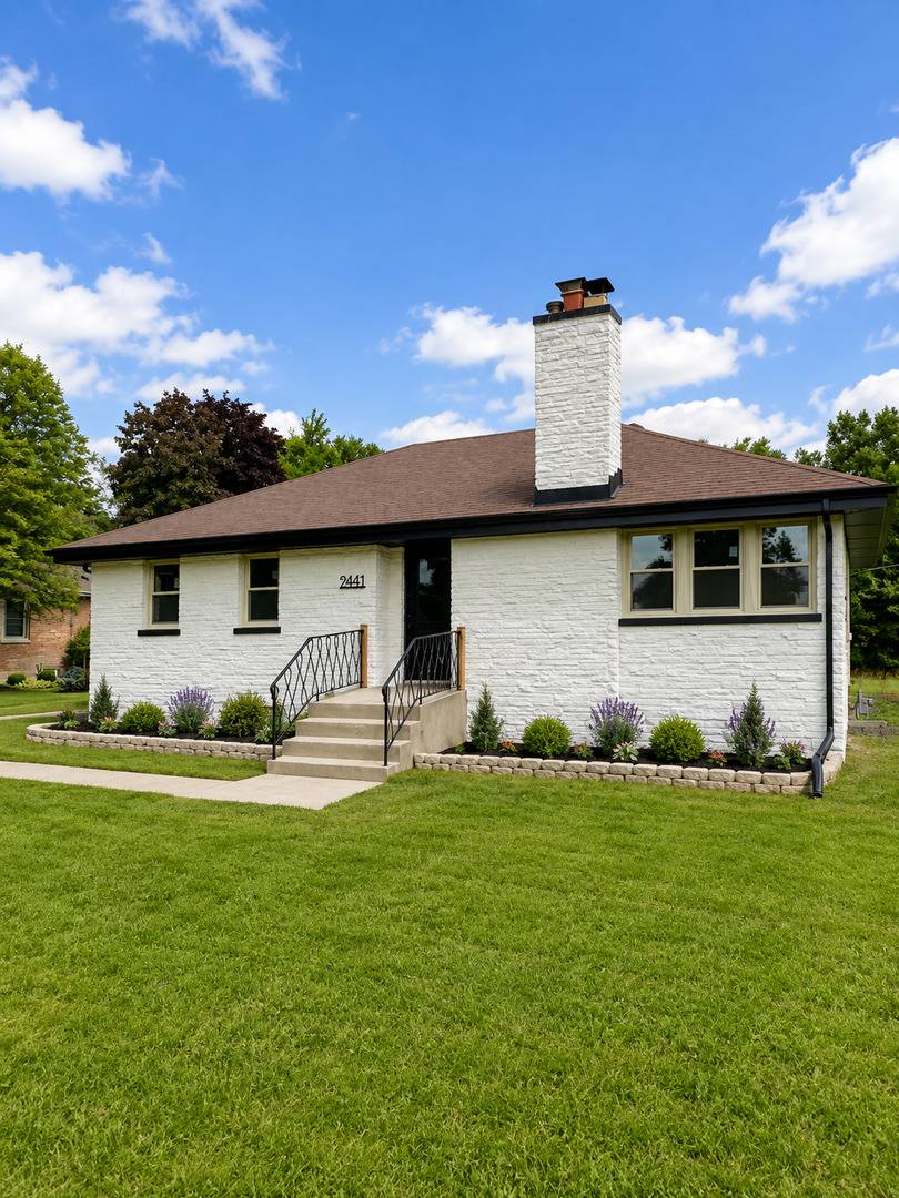 9441 Greenwood DR, Des Plaines, IL 60016