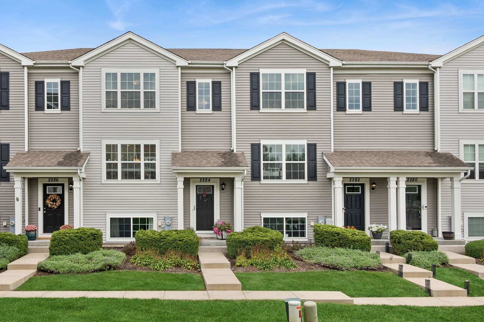 2284 Aurora DR, Pingree Grove, IL 60140