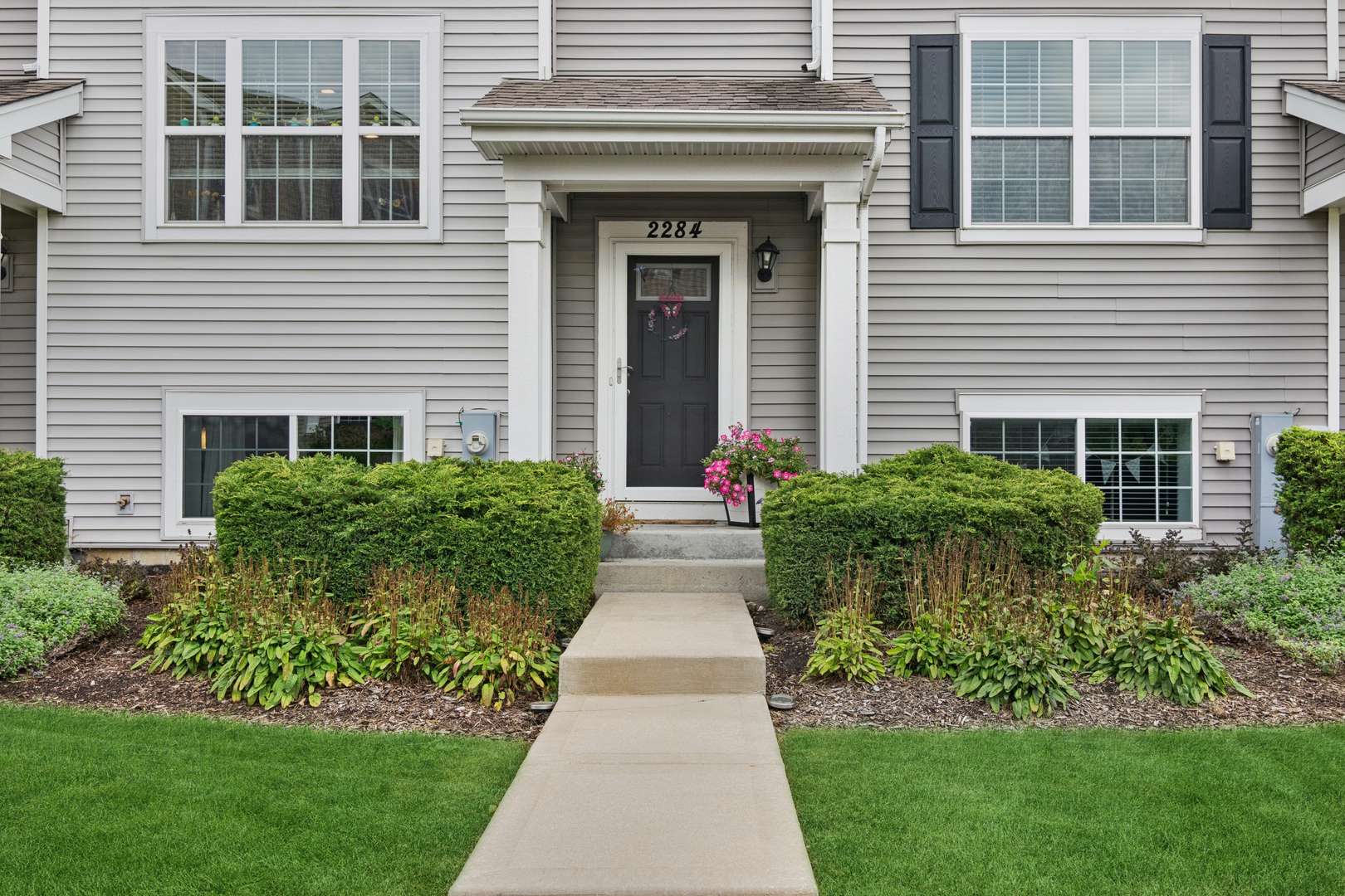 2284 Aurora DR, Pingree Grove, IL 60140