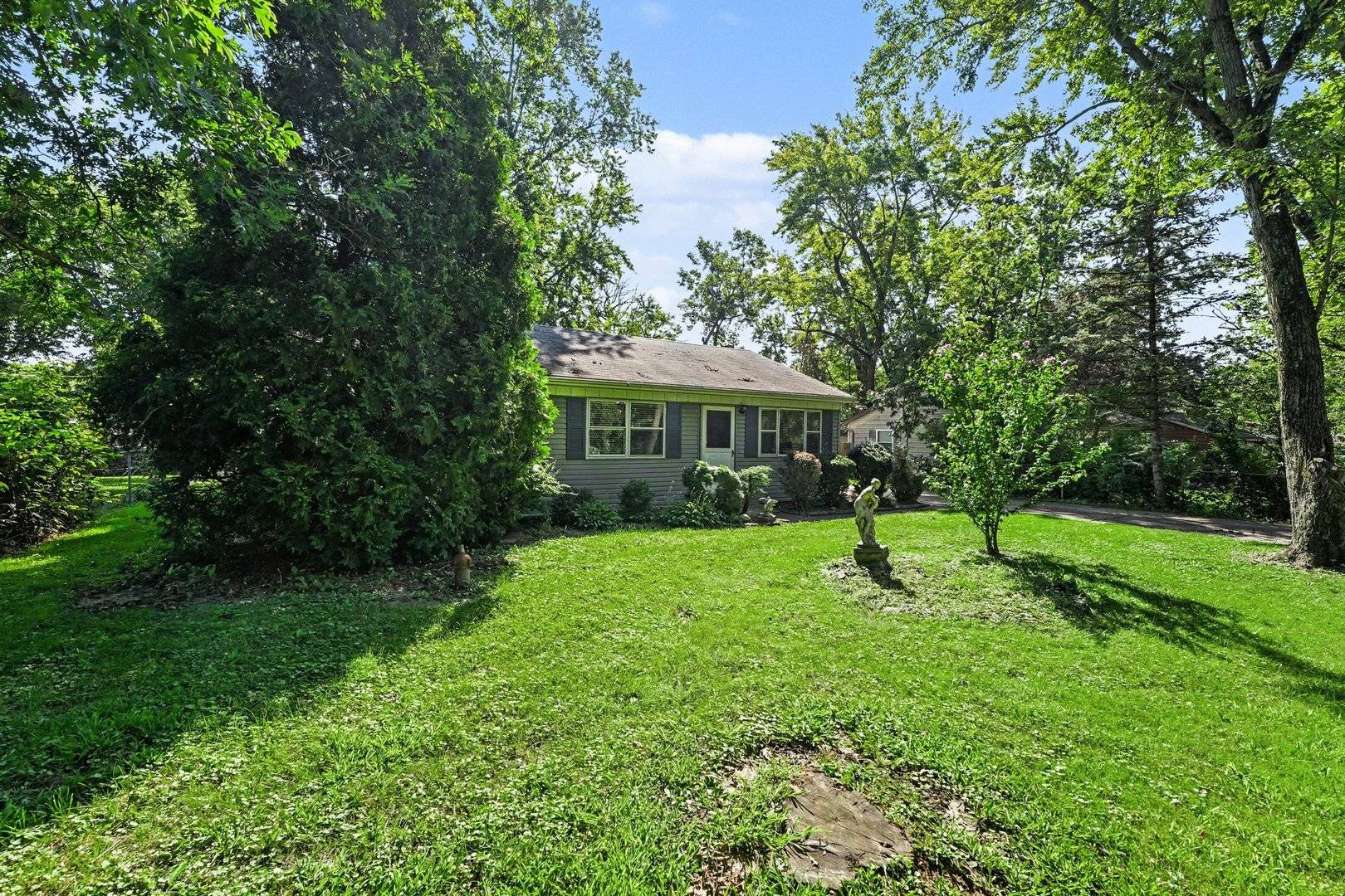 23914 S Cretewood LN, Crete, IL 60417