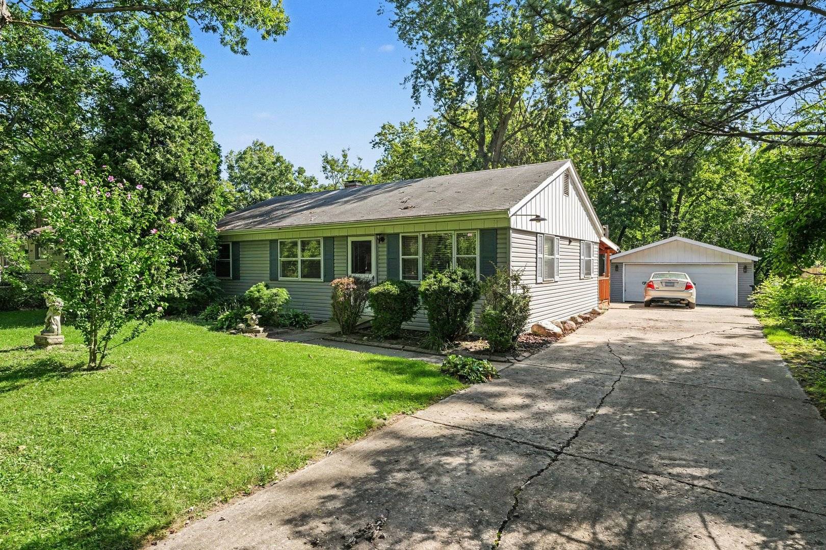 23914 S Cretewood LN, Crete, IL 60417