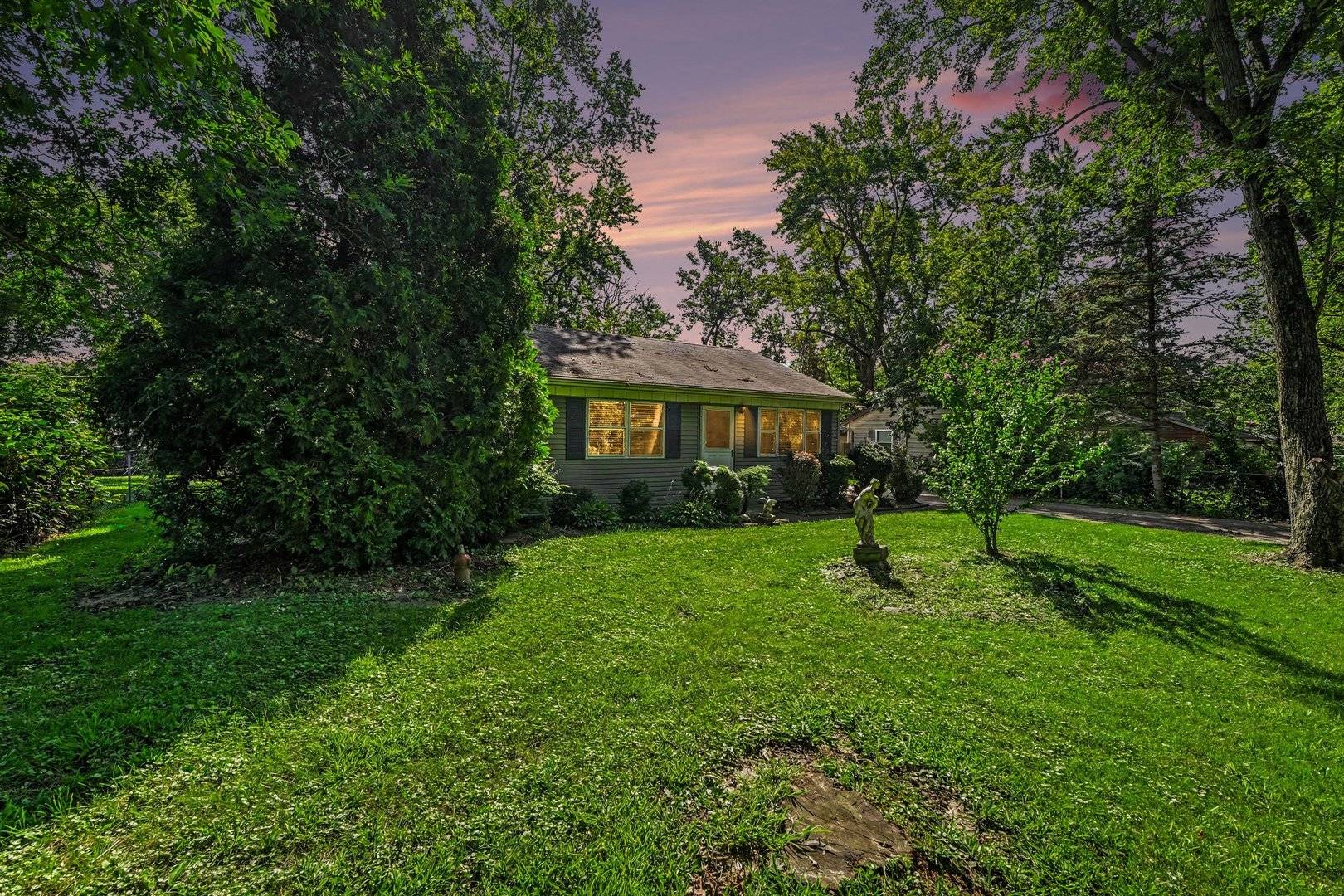 23914 S Cretewood LN, Crete, IL 60417