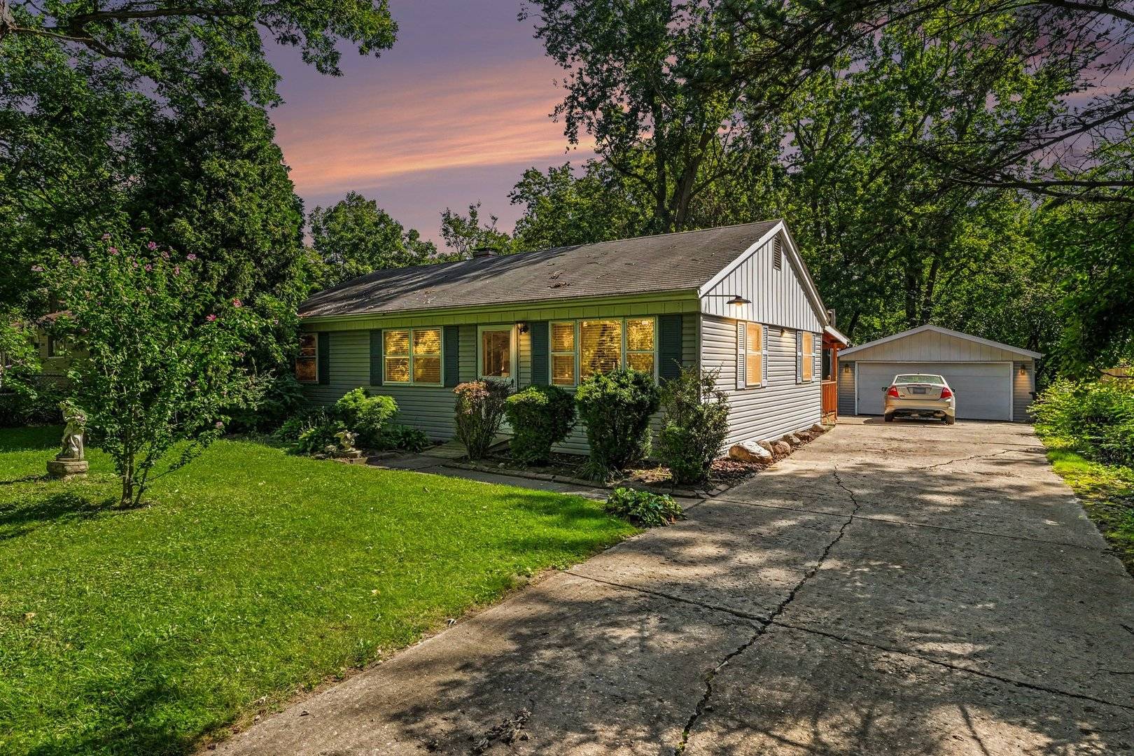23914 S Cretewood LN, Crete, IL 60417