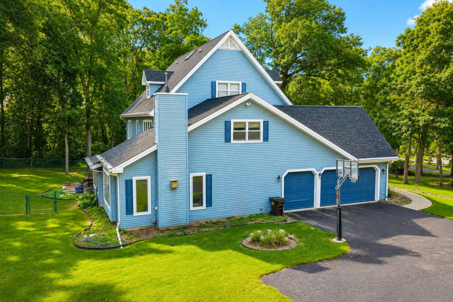 1677 Barberry CIR, Freeport, IL 61032