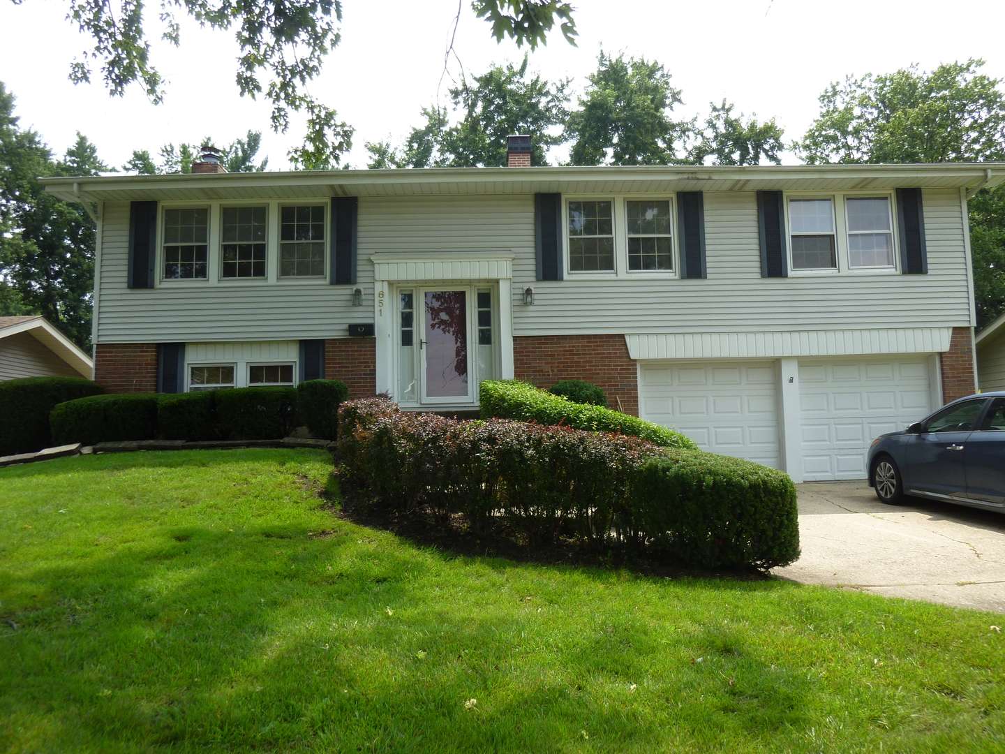 21W651 Glen Valley DR, Glen Ellyn, IL 60137