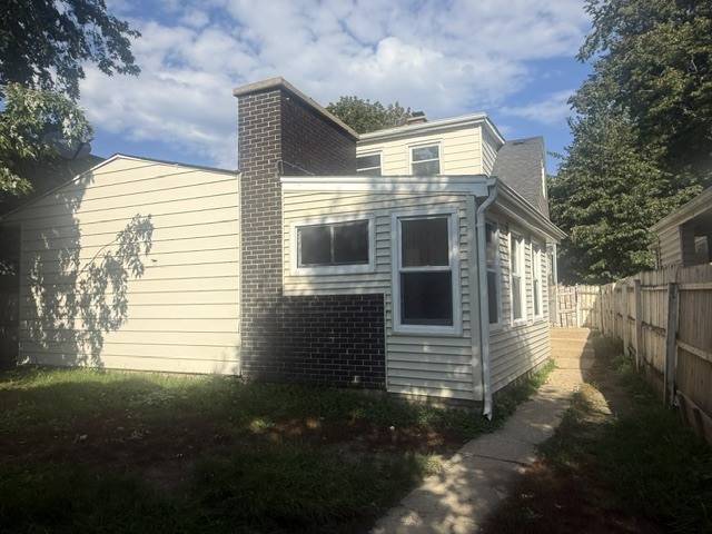 446 Washington PARK, Waukegan, IL 60085