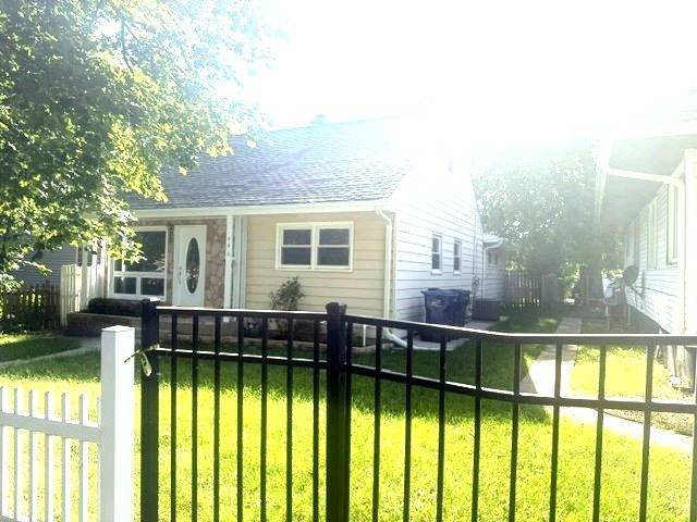 446 Washington PARK, Waukegan, IL 60085