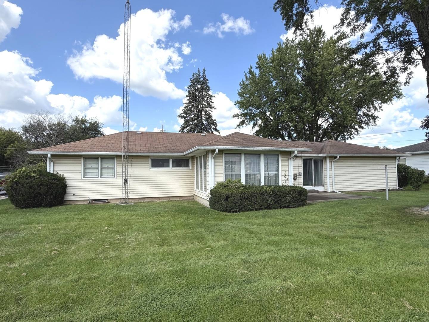 634 Barrington AVE, East Dundee, IL 60118