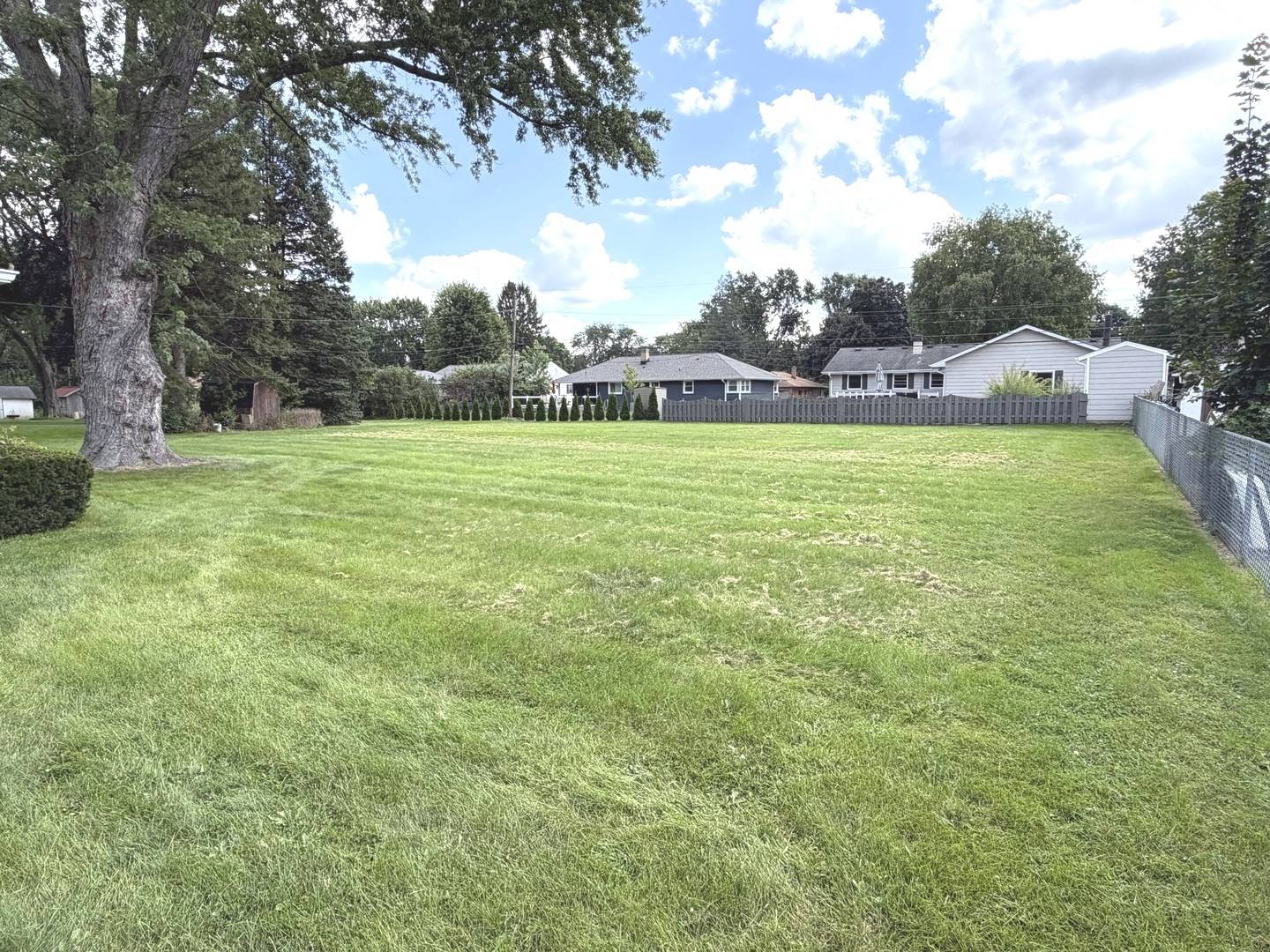 634 Barrington AVE, East Dundee, IL 60118