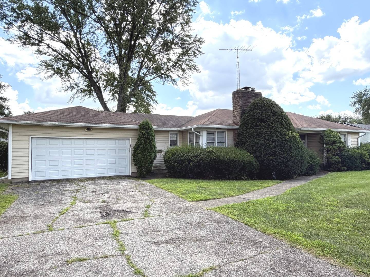 634 Barrington AVE, East Dundee, IL 60118