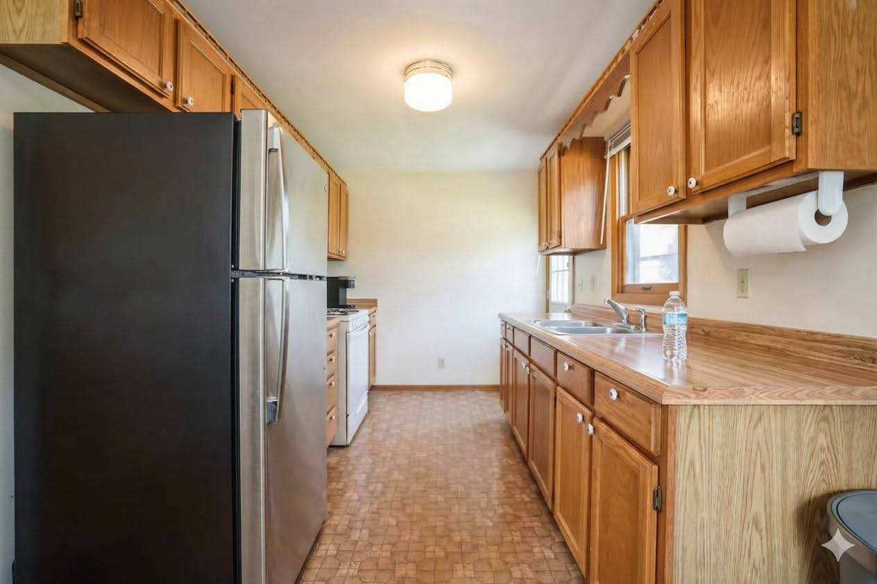 1113 S 6th ST, Clinton, IA 52732