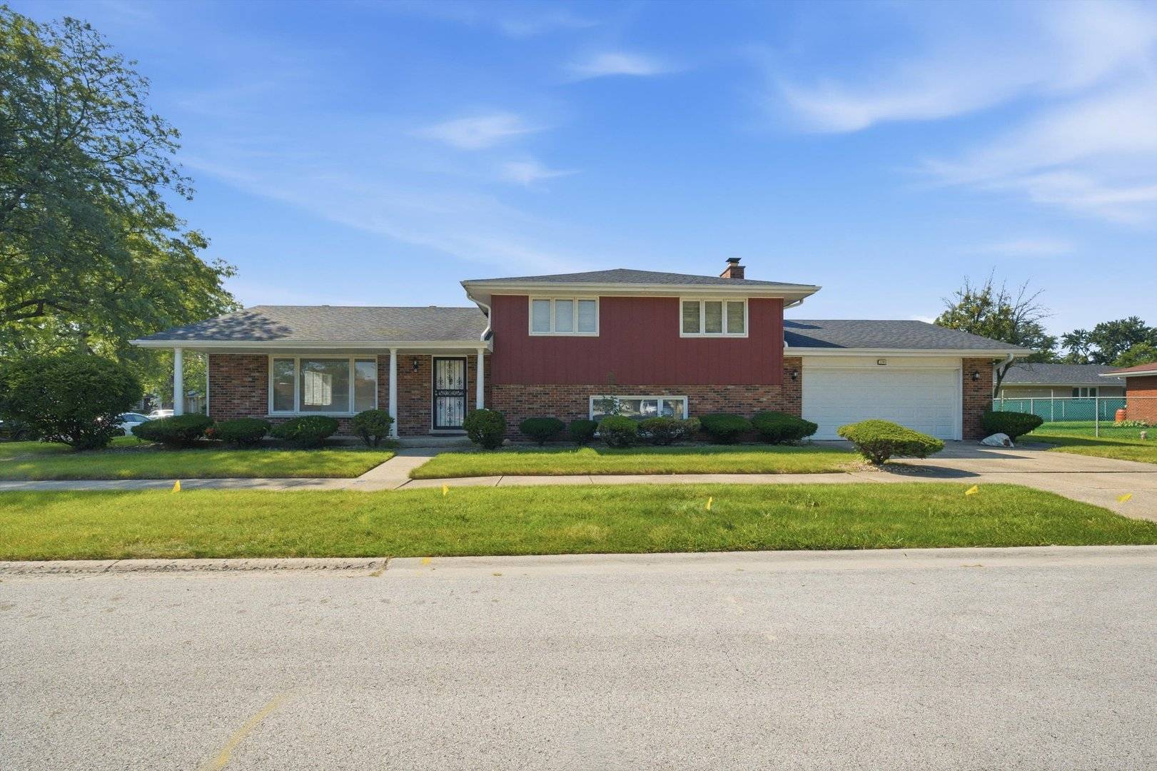 1103 E 166th PL, South Holland, IL 60473