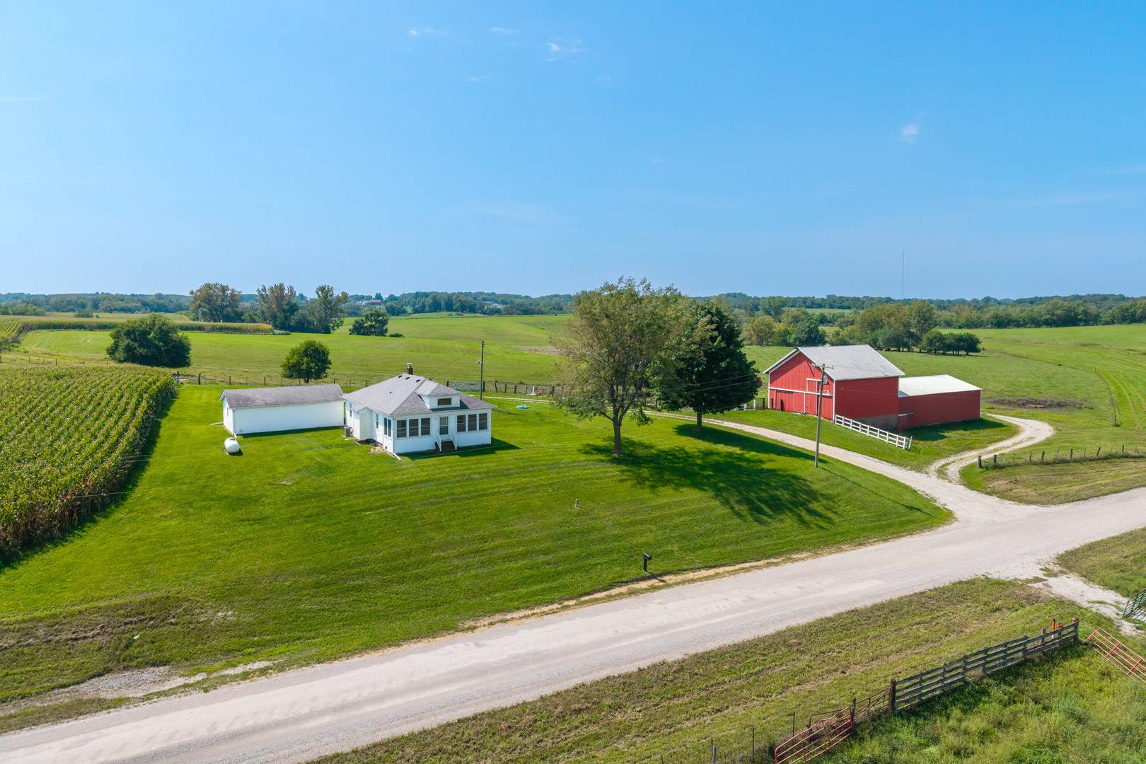 2531 115th AVE, Viola, IL 61486