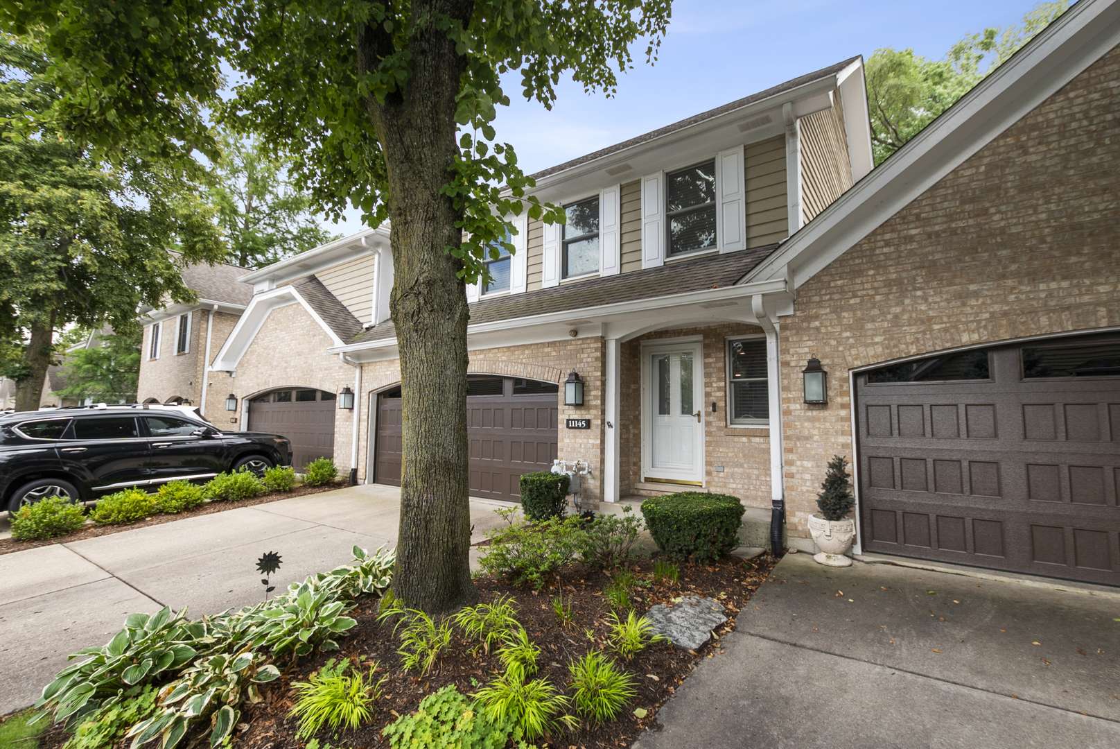 11145 Indian Woods DR, Indian Head Park, IL 60525